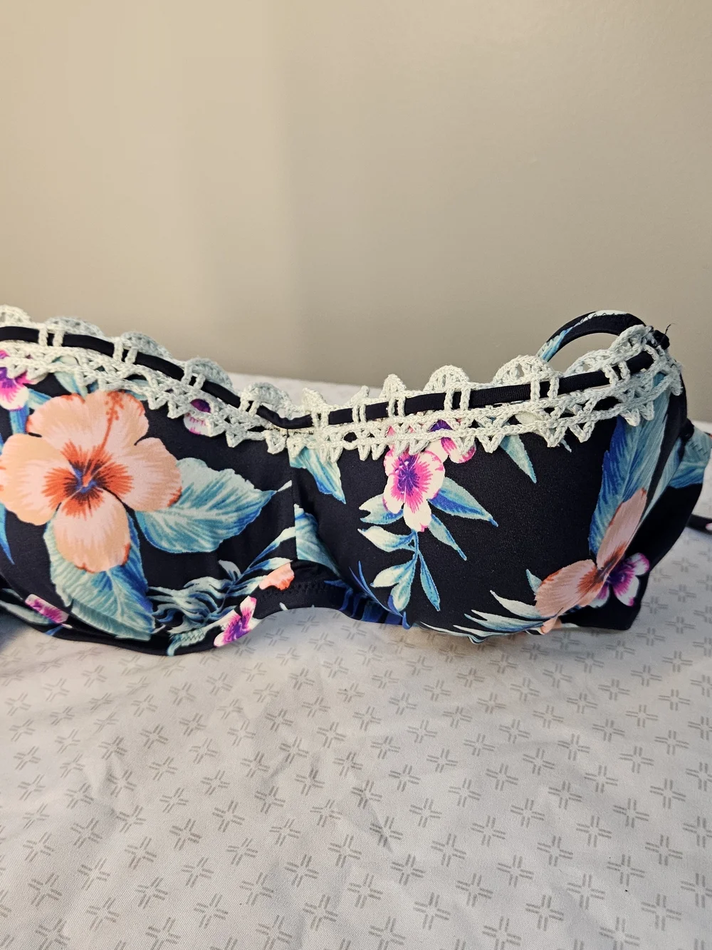 Shade & Shore 34C Padded Lined Halter Bikini Top Navy Blue Floral Tropical